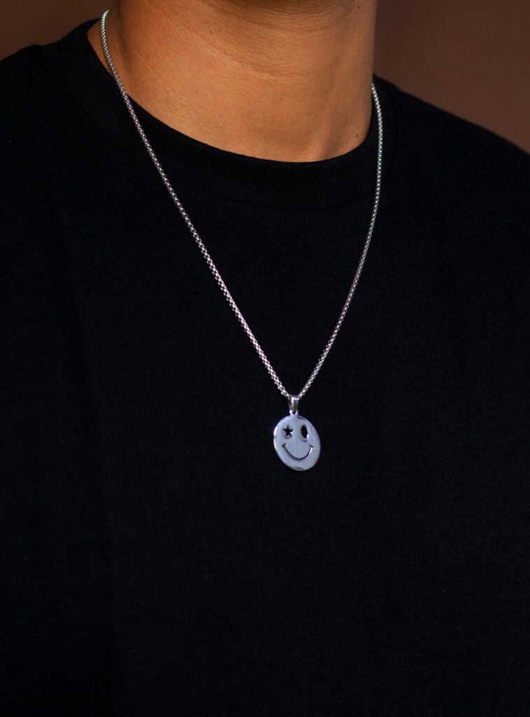 SMILEY NECKLACE SILVER.